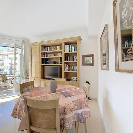 Nestor&jeeves - Flora - Promenade Des - Apartment