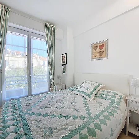 Nestor&jeeves - Flora - Promenade Des - アパート